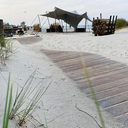 Ferienwohnung Direkt am Strand, mit Meerblick perfekt für 2 Personen Heiligenhafen Exterior foto