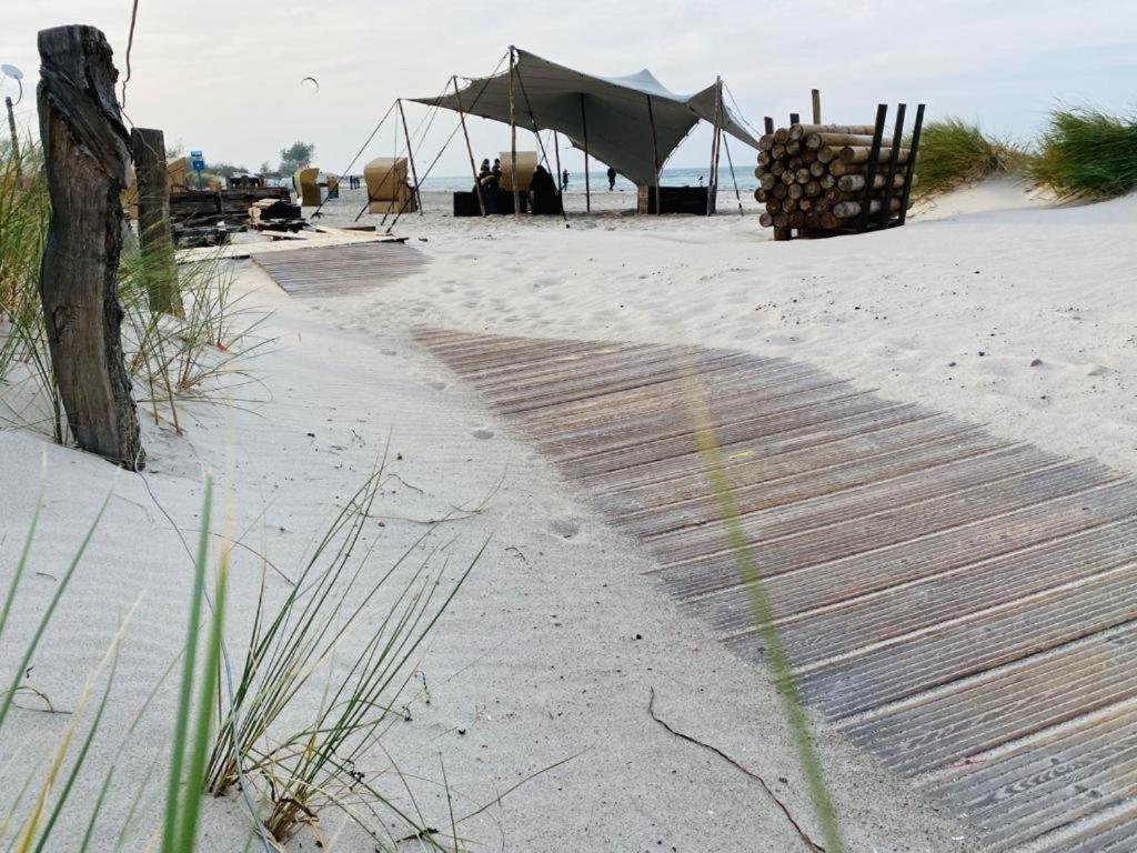 Ferienwohnung Direkt am Strand, mit Meerblick perfekt für 2 Personen Heiligenhafen Exterior foto